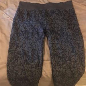 Fabletics Blue Floral Print Capri Leggings